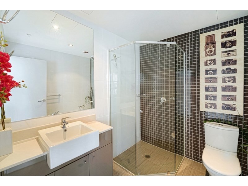 4 Como Crescent, Southport QLD 4215