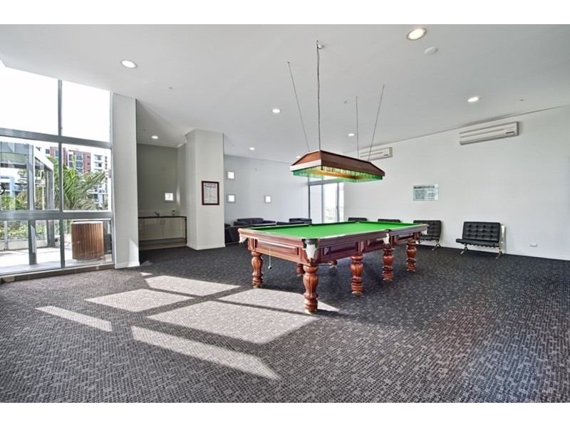 4 Como Crescent, Southport QLD 4215