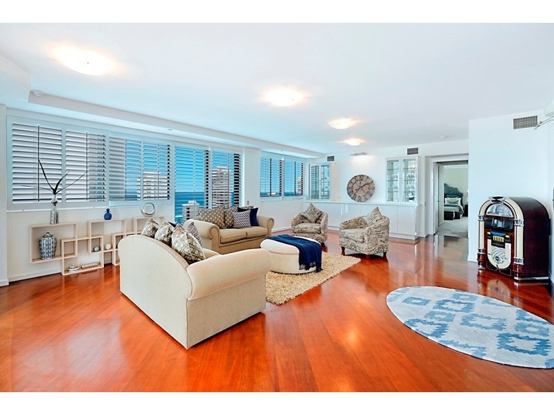 11 Peak Avenue, Main Beach QLD 4217