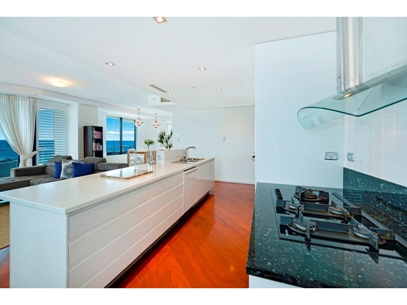 11 Peak Avenue, Main Beach QLD 4217