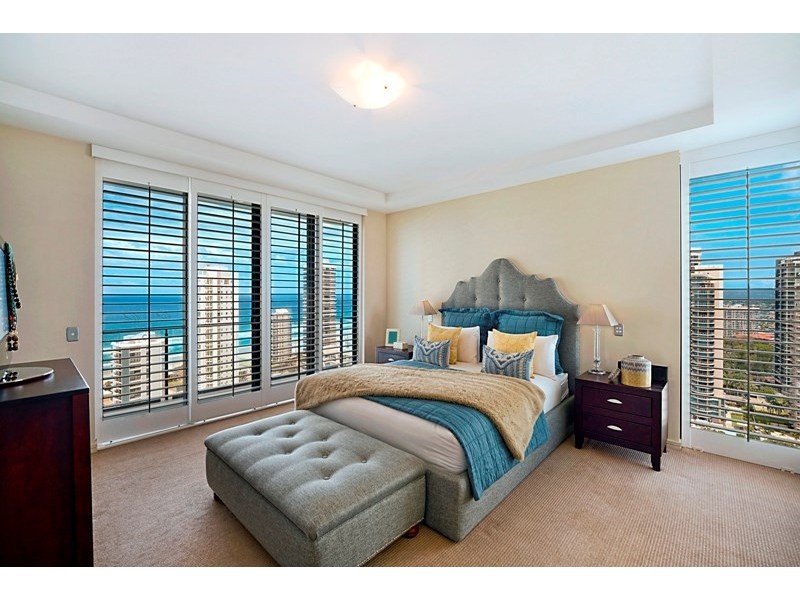 11 Peak Avenue, Main Beach QLD 4217