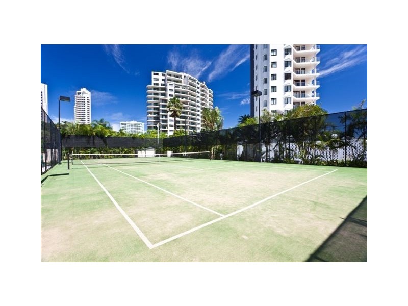 11 Peak Avenue, Main Beach QLD 4217