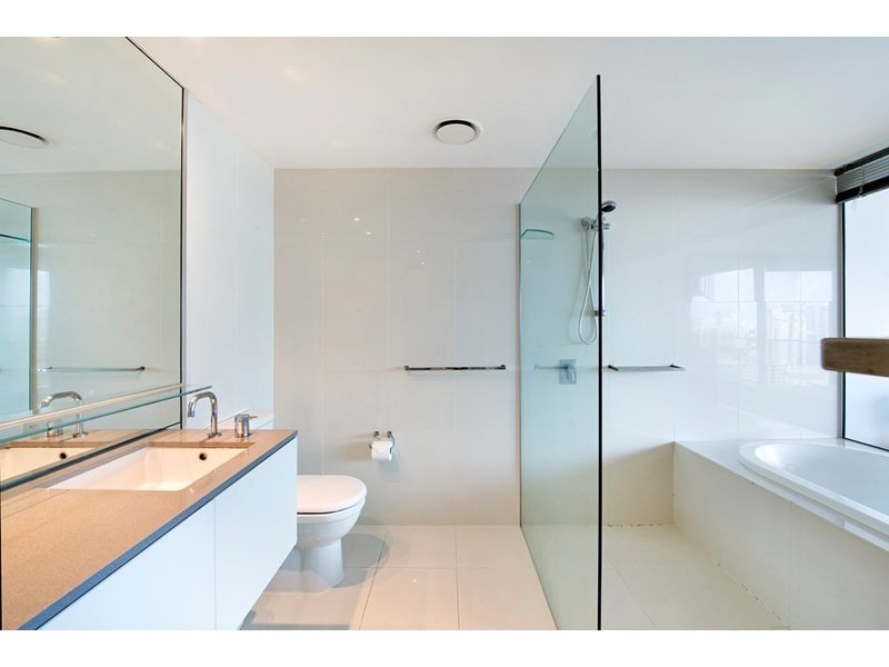 9 Ferny Avenue, Surfers Paradise QLD 4217