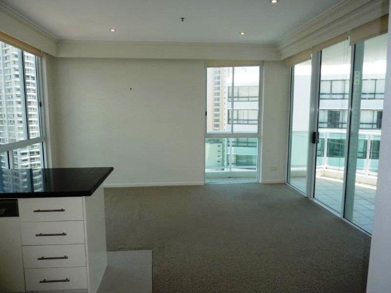 5 Woodroffe Avenue, Main Beach QLD 4217