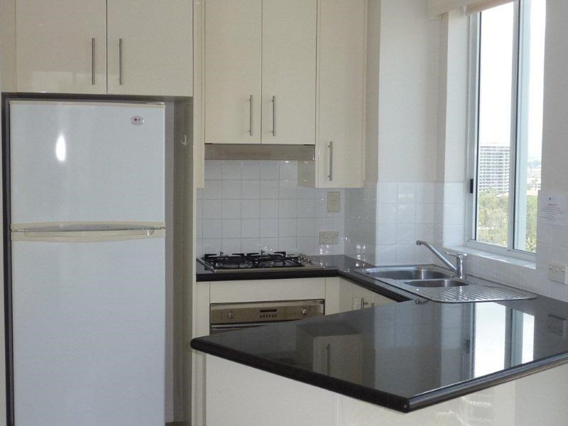 5 Woodroffe Avenue, Main Beach QLD 4217