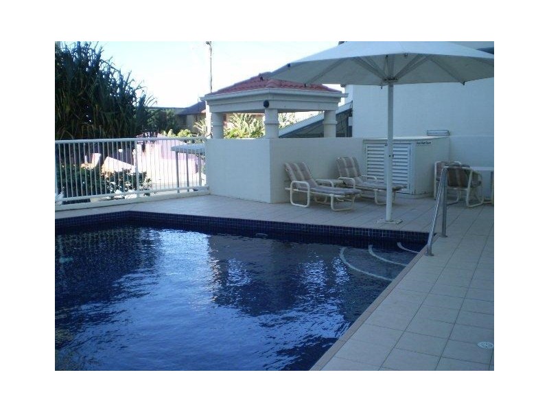 5 Woodroffe Avenue, Main Beach QLD 4217