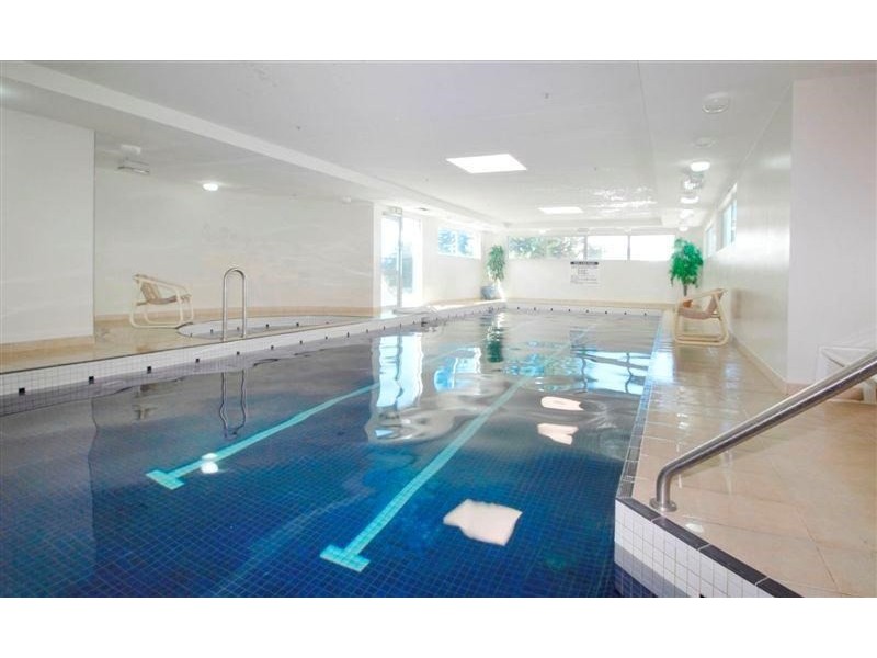 5 Woodroffe Avenue, Main Beach QLD 4217