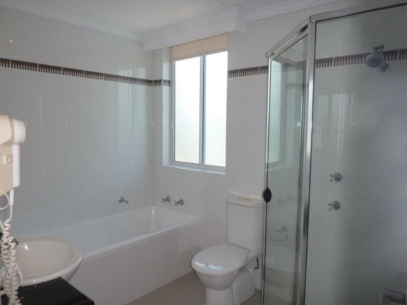 5 Woodroffe Avenue, Main Beach QLD 4217