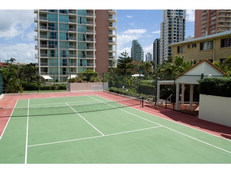 5 Woodroffe Avenue, Main Beach QLD 4217