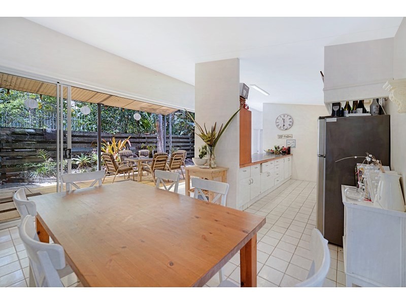 33 Pacific Street, Main Beach QLD 4217