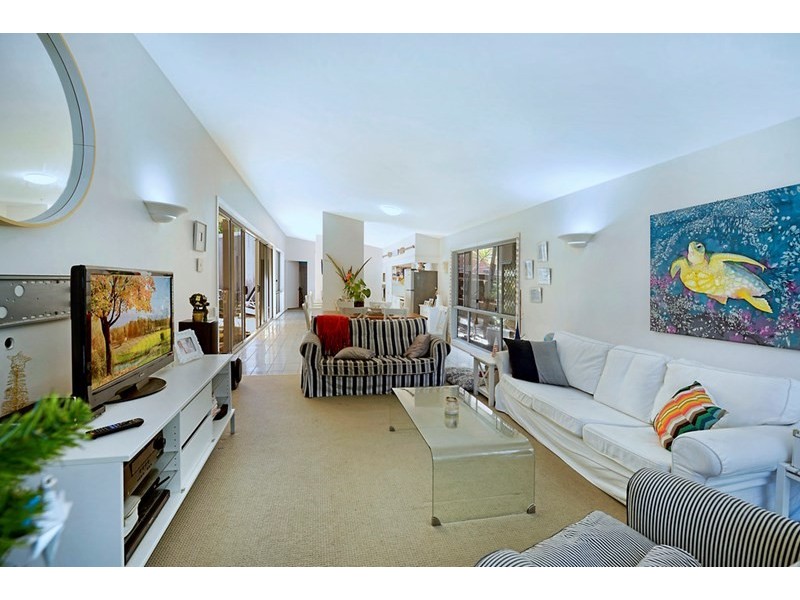 33 Pacific Street, Main Beach QLD 4217