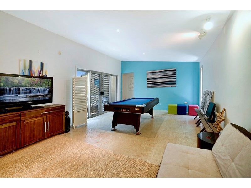 33 Pacific Street, Main Beach QLD 4217