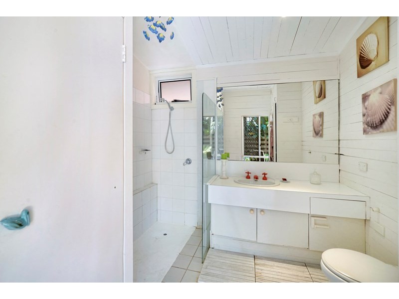 33 Pacific Street, Main Beach QLD 4217