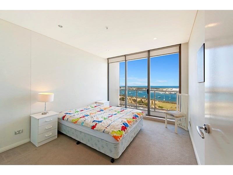 1 Como Crescent, Southport QLD 4215