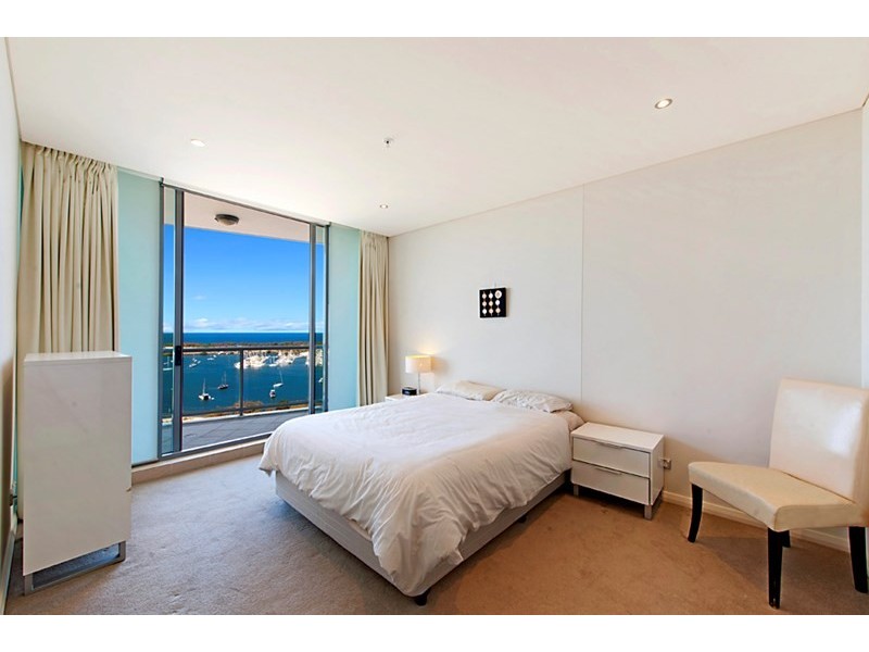 1 Como Crescent, Southport QLD 4215