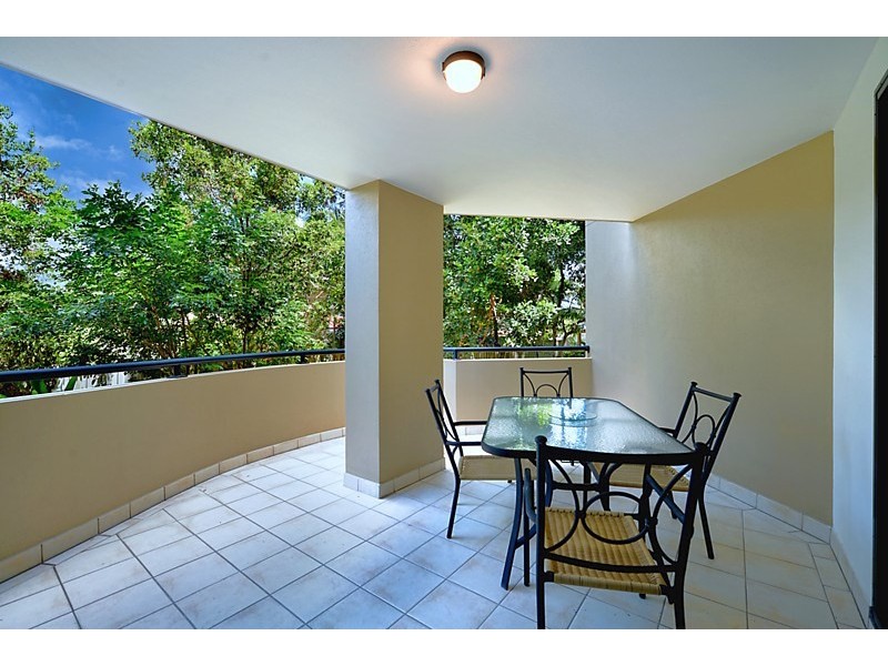 392 Marine Parade, Labrador QLD 4215