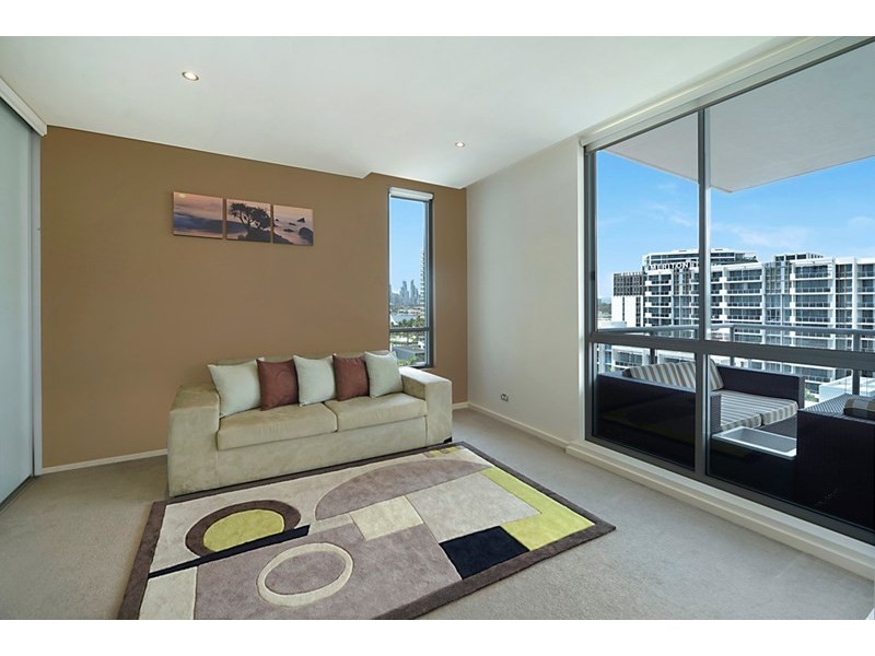 1 Como Crescent, Southport QLD 4215