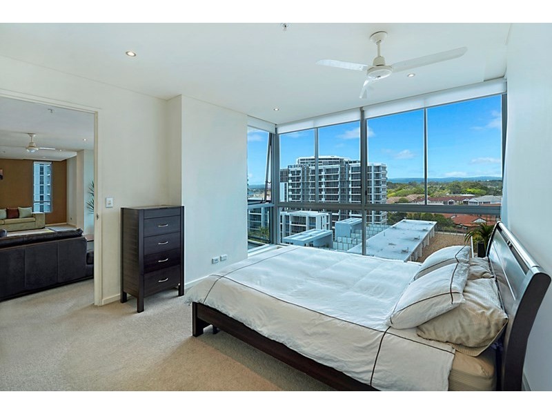 1 Como Crescent, Southport QLD 4215