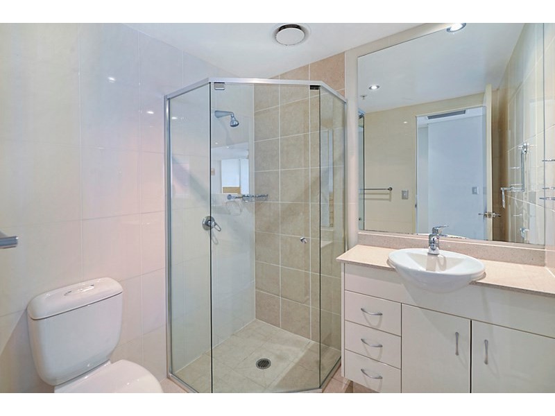 1 Como Crescent, Southport QLD 4215