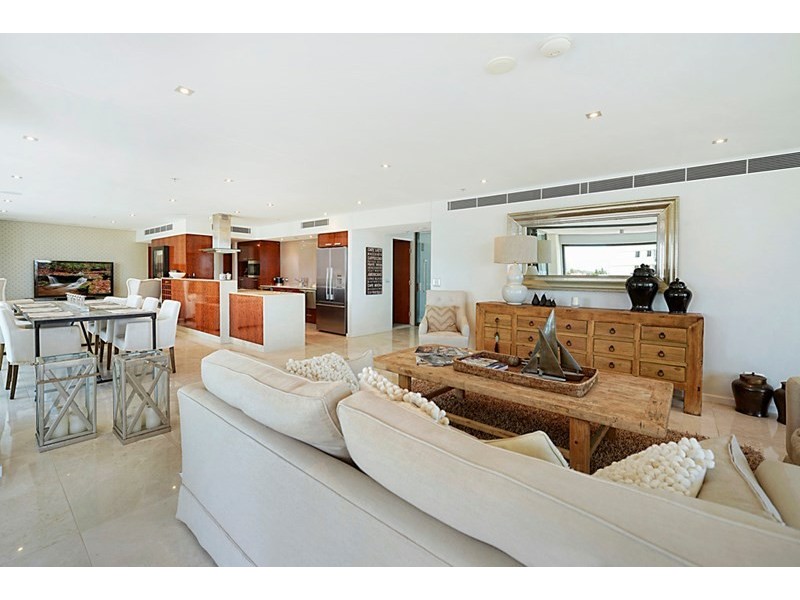 24 Hughes Avenue, Main Beach QLD 4217