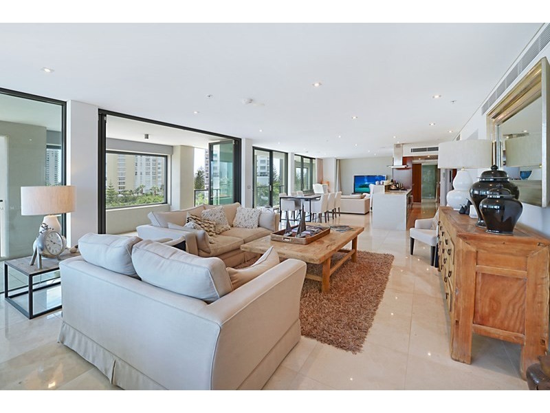 24 Hughes Avenue, Main Beach QLD 4217