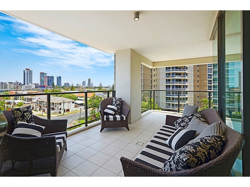 24 Hughes Avenue, Main Beach QLD 4217