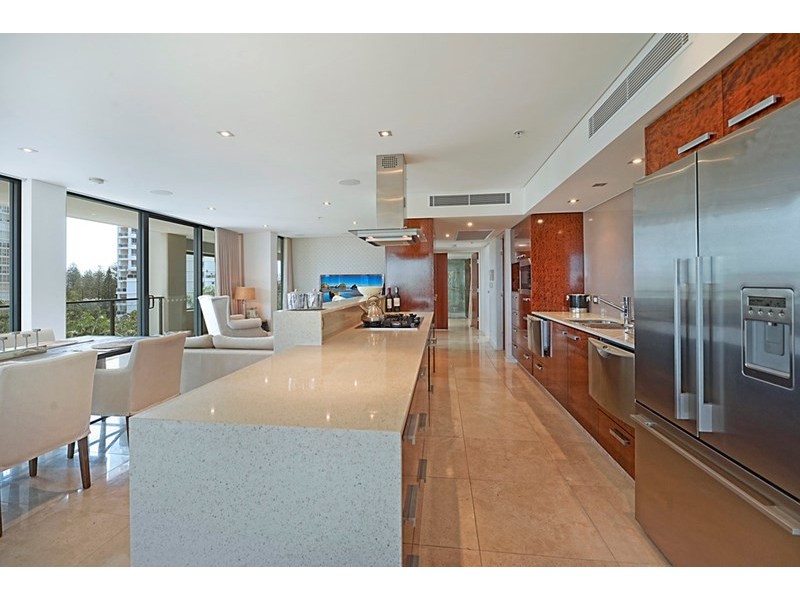 24 Hughes Avenue, Main Beach QLD 4217