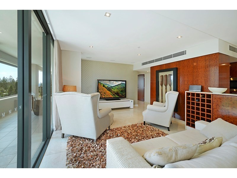 24 Hughes Avenue, Main Beach QLD 4217