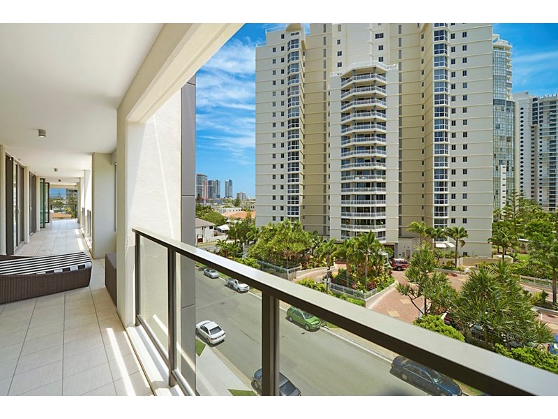 24 Hughes Avenue, Main Beach QLD 4217