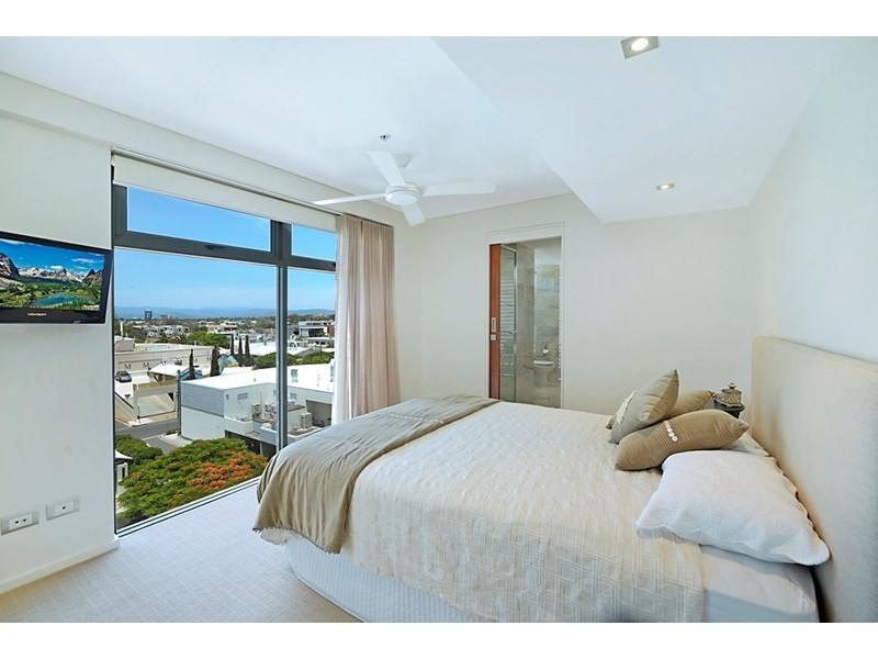 24 Hughes Avenue, Main Beach QLD 4217