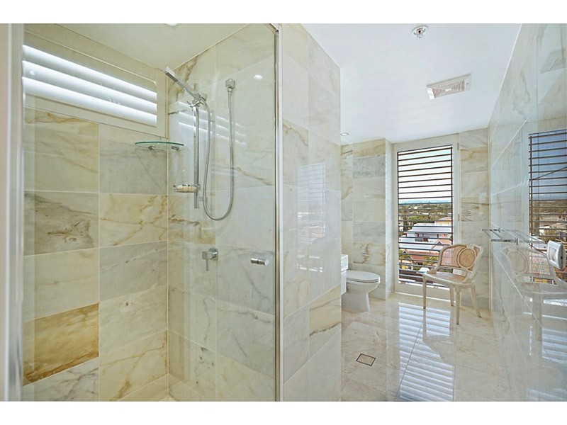 24 Hughes Avenue, Main Beach QLD 4217