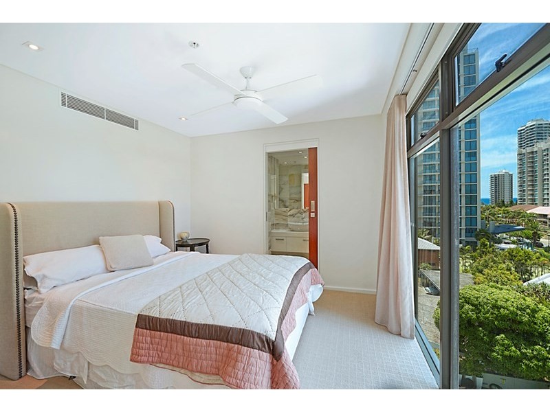 24 Hughes Avenue, Main Beach QLD 4217