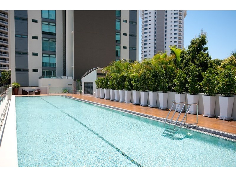 24 Hughes Avenue, Main Beach QLD 4217