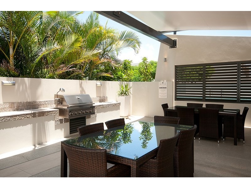 24 Hughes Avenue, Main Beach QLD 4217