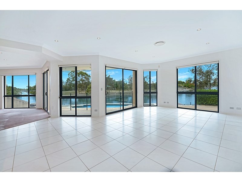 63 Bermuda Street, Broadbeach Waters QLD 4218