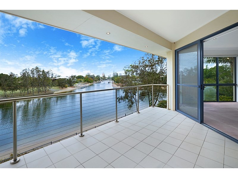 63 Bermuda Street, Broadbeach Waters QLD 4218