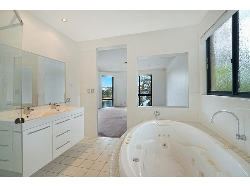 63 Bermuda Street, Broadbeach Waters QLD 4218