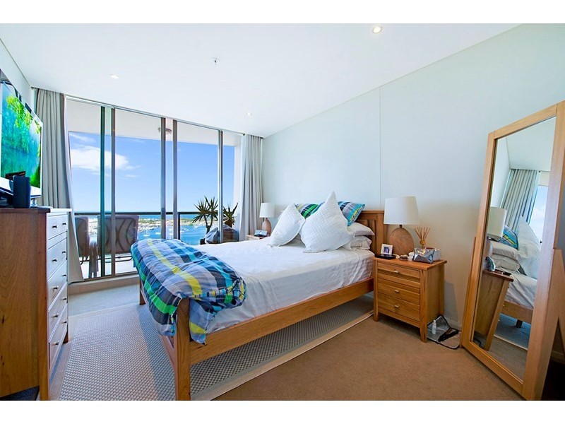 1 Como Crescent, Southport QLD 4215