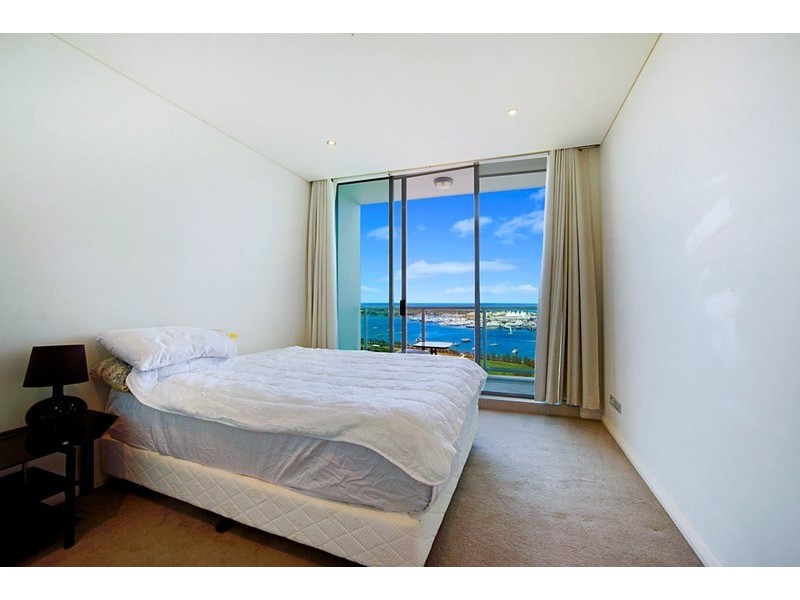 1 Como Crescent, Southport QLD 4215