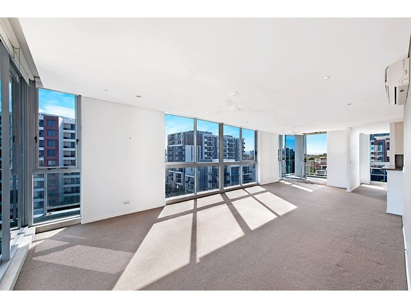 4 Como Crescent, Southport QLD 4215