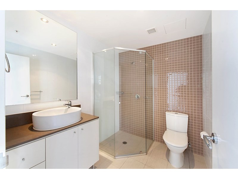 4 Como Crescent, Southport QLD 4215