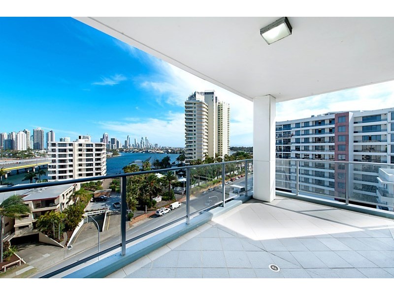 4 Como Crescent, Southport QLD 4215