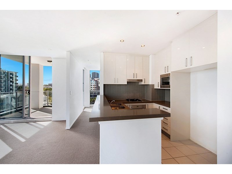 4 Como Crescent, Southport QLD 4215