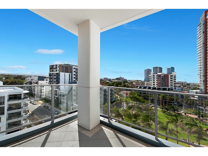 4 Como Crescent, Southport QLD 4215