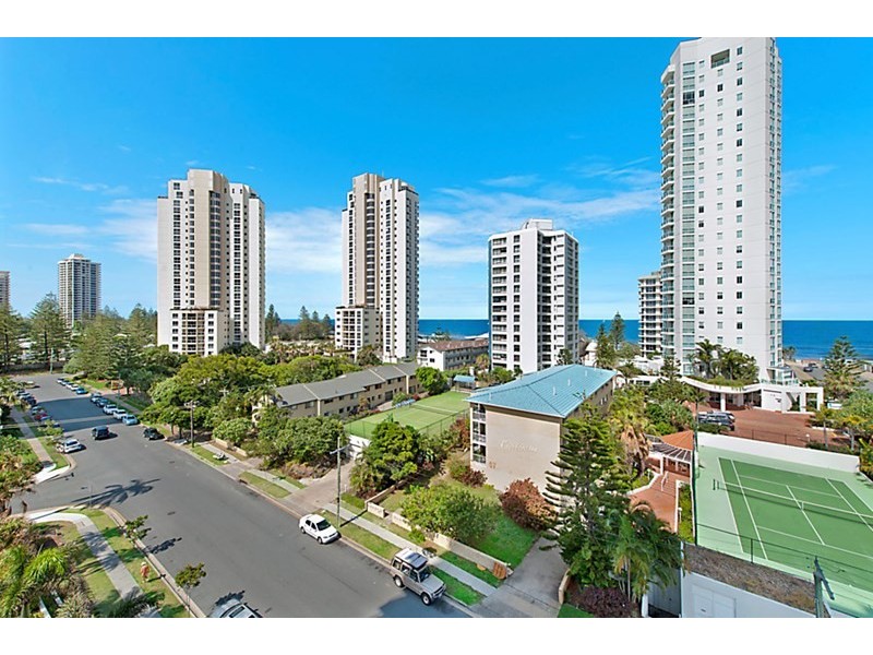 46 Pacific Street, Main Beach QLD 4217