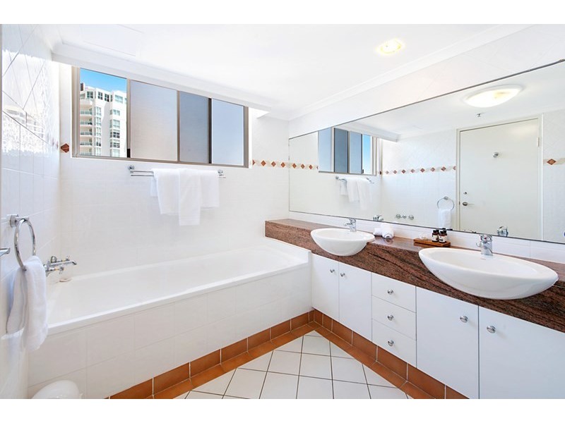 59 Pacific Street, Main Beach QLD 4217