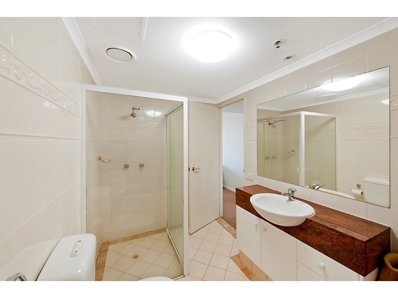 15 Breaker Street, Main Beach QLD 4217