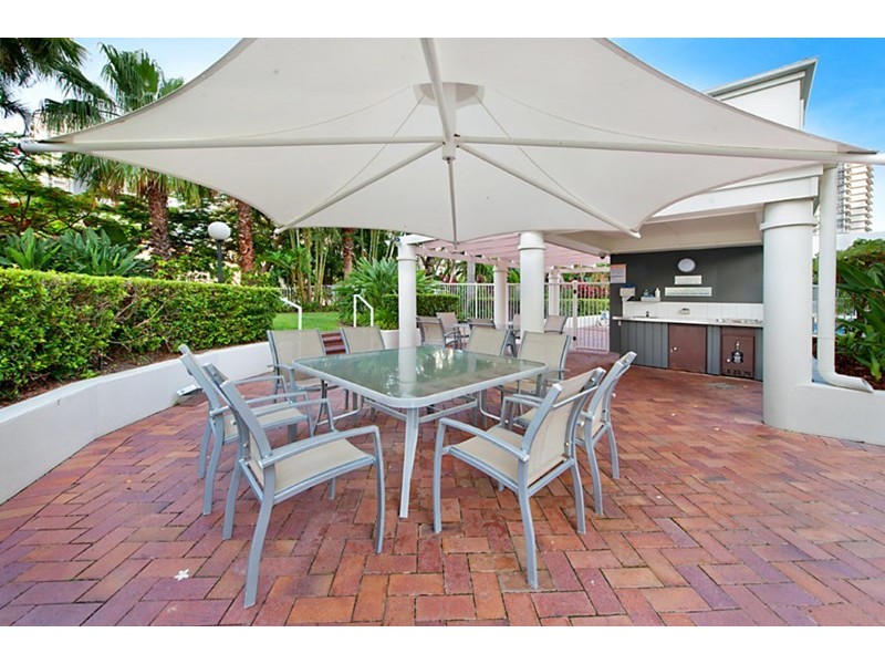 15 Breaker Street, Main Beach QLD 4217