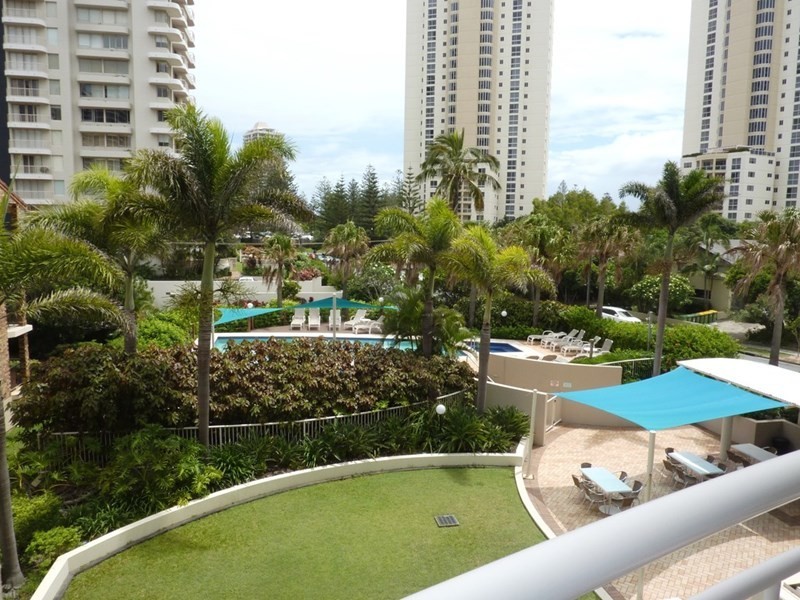 46 Pacific Street, Main Beach QLD 4217