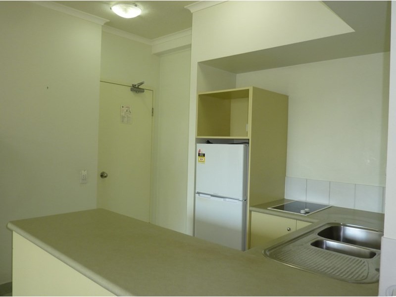 46 Pacific Street, Main Beach QLD 4217